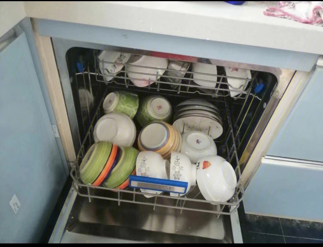 洗碗机能否洗干净？看完这个你就明白了！